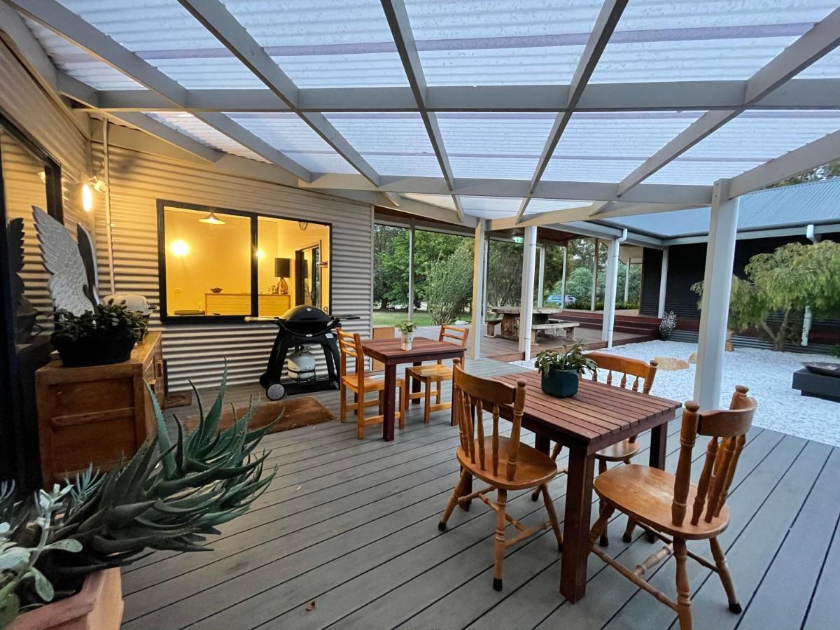 Grape Juice Retreat Rustic Romantic Gateway 5Mins To Beaches & Town Margaret River ภายนอก รูปภาพ
