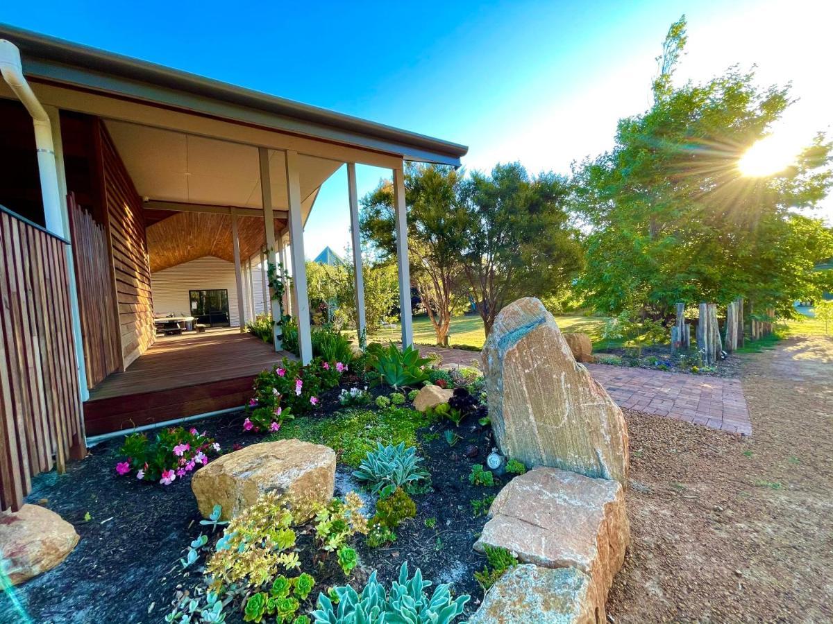 Grape Juice Retreat Rustic Romantic Gateway 5Mins To Beaches & Town Margaret River ภายนอก รูปภาพ