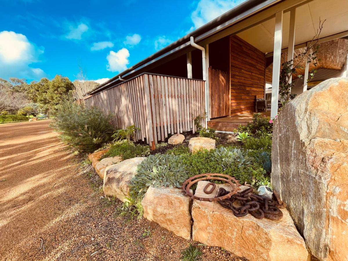 Grape Juice Retreat Rustic Romantic Gateway 5Mins To Beaches & Town Margaret River ภายนอก รูปภาพ