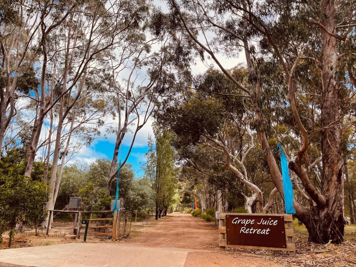 Grape Juice Retreat Rustic Romantic Gateway 5Mins To Beaches & Town Margaret River ภายนอก รูปภาพ
