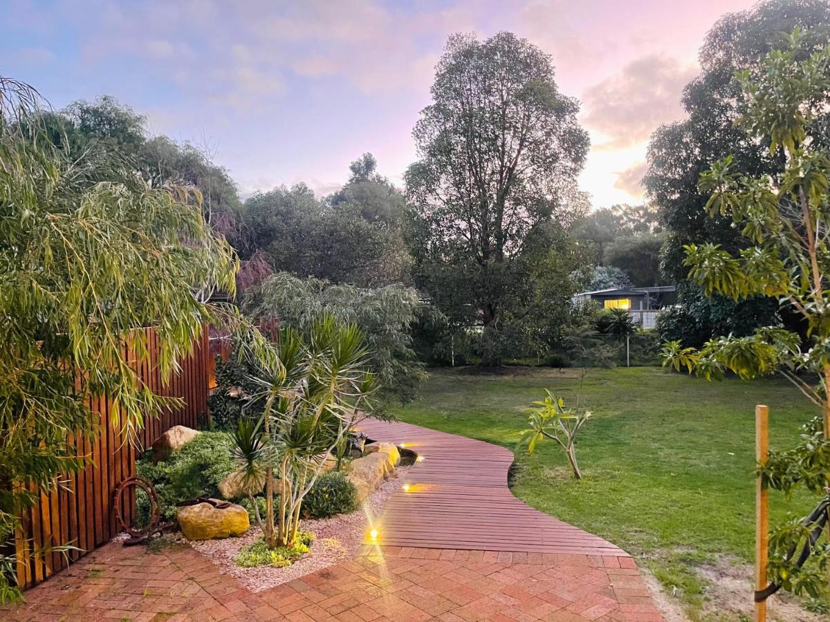 Grape Juice Retreat Rustic Romantic Gateway 5Mins To Beaches & Town Margaret River ภายนอก รูปภาพ